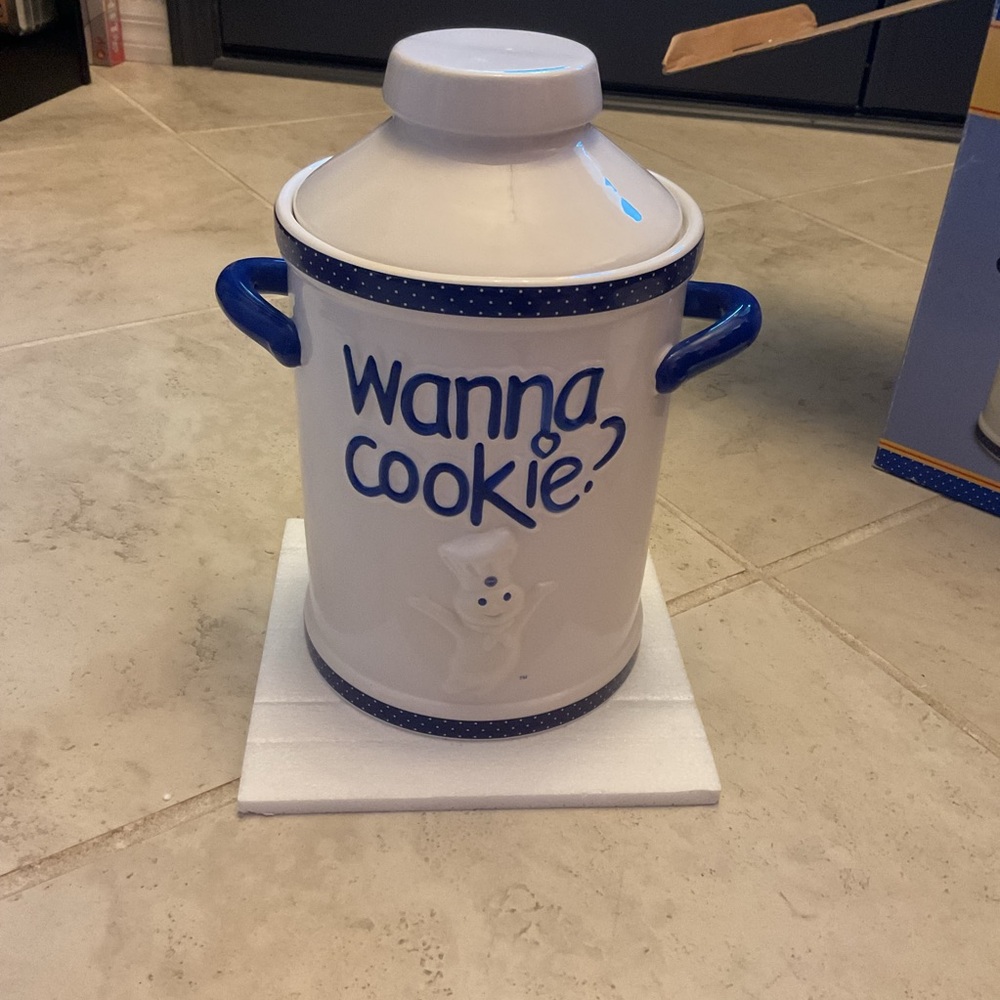 Pillsbury doughboy kitchen collection cookie jar, limited edition, vault edition